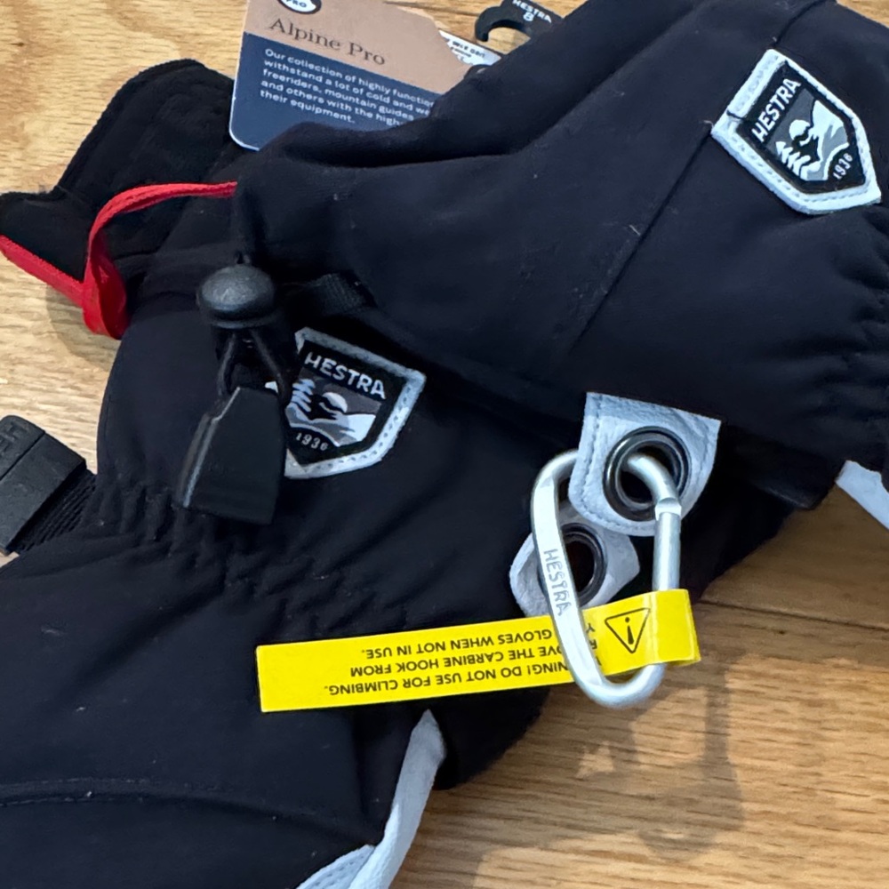 Hestra Alpine Pro Heli Ski Women’s Mittens in Black and White - Picture 7 of 7
